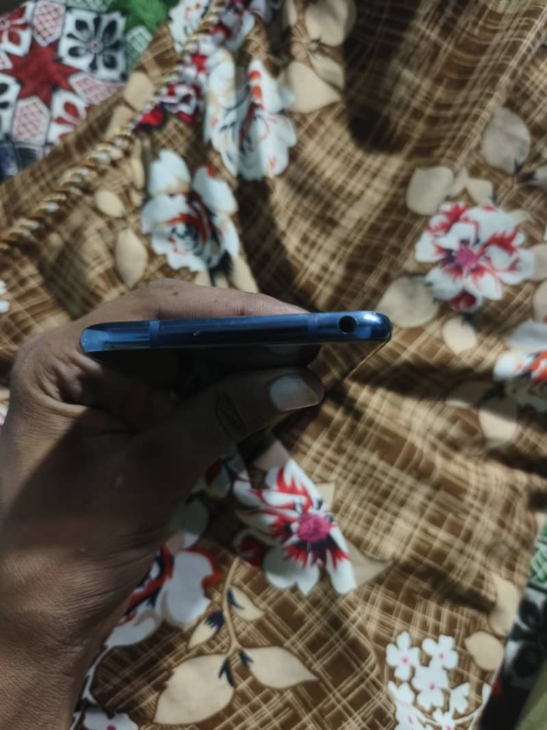 LG V30 5