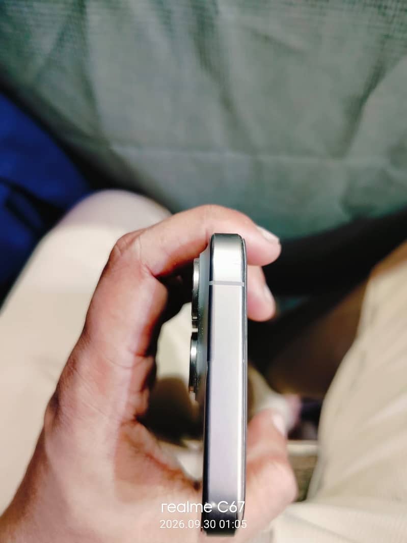 Apple iPhone 15 Pro 4