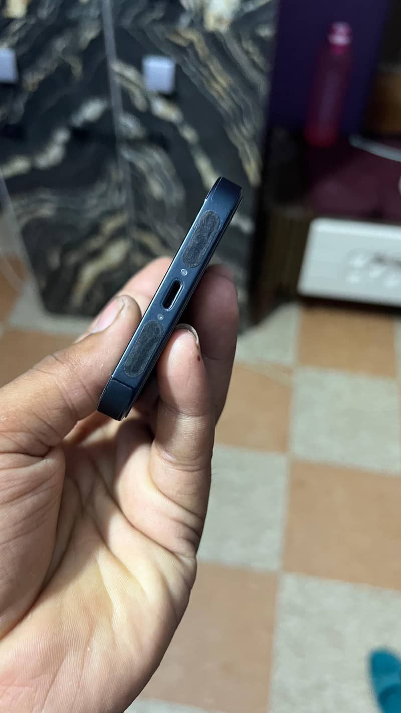 Apple iPhone 13 2