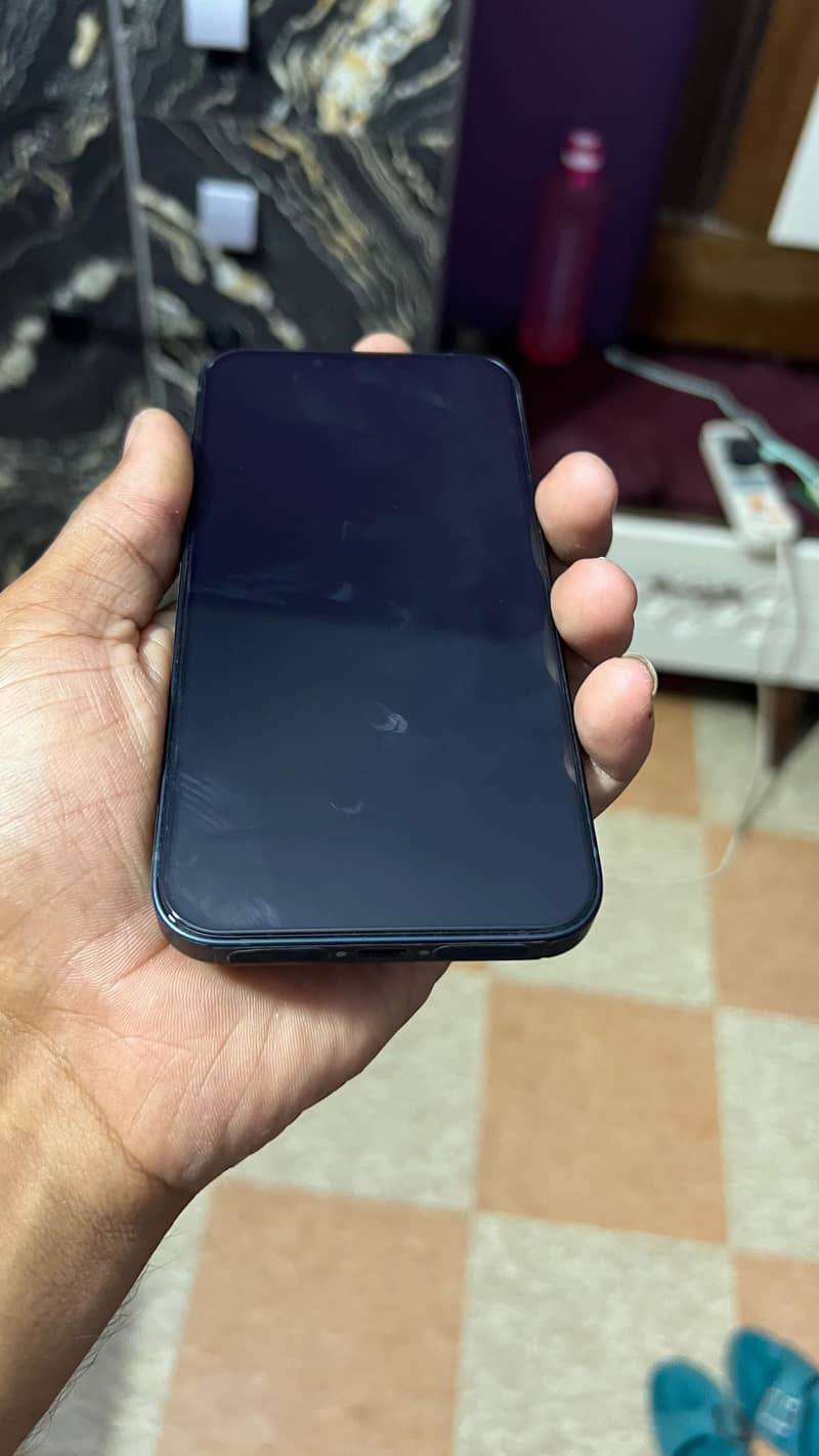 Apple iPhone 13 4