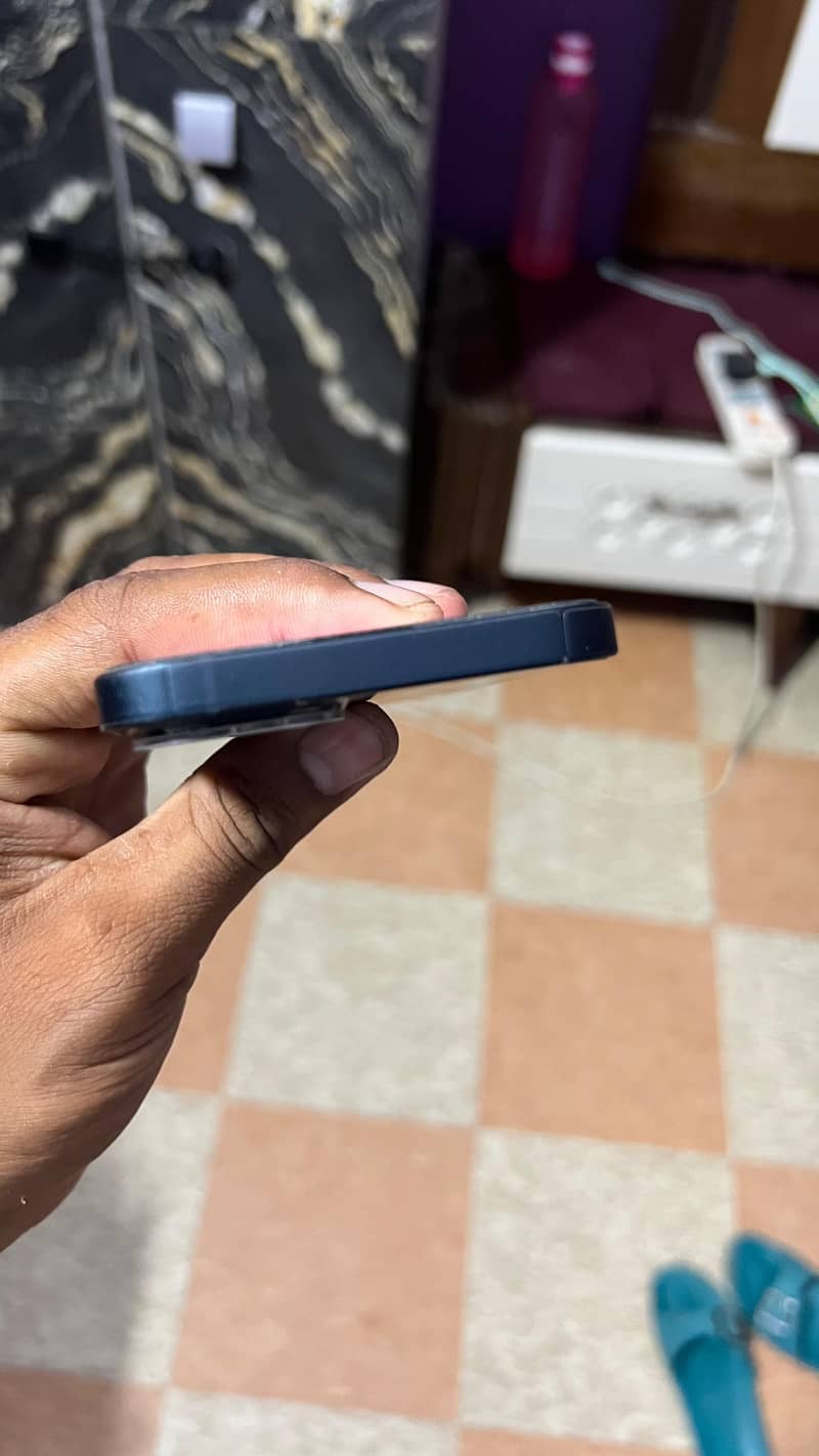 Apple iPhone 13 5