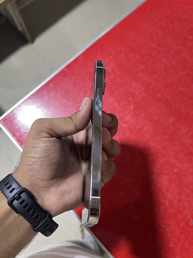 Apple iPhone 13 Pro Max 5