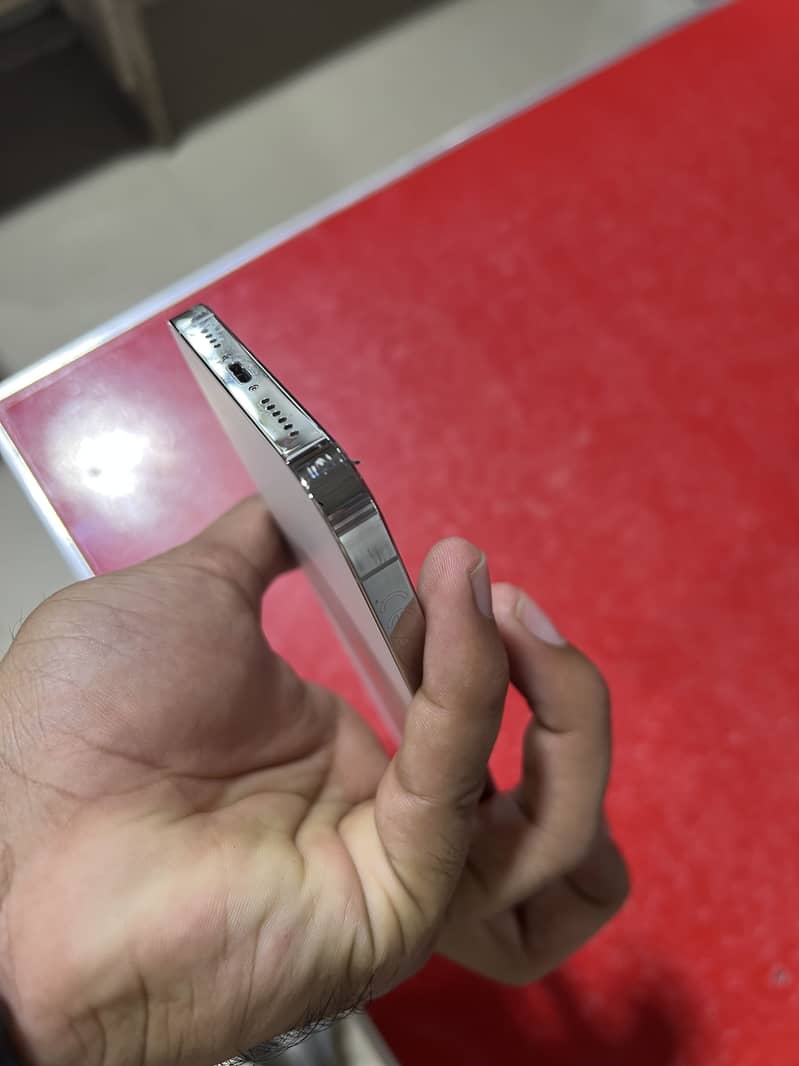 Apple iPhone 13 Pro Max 3