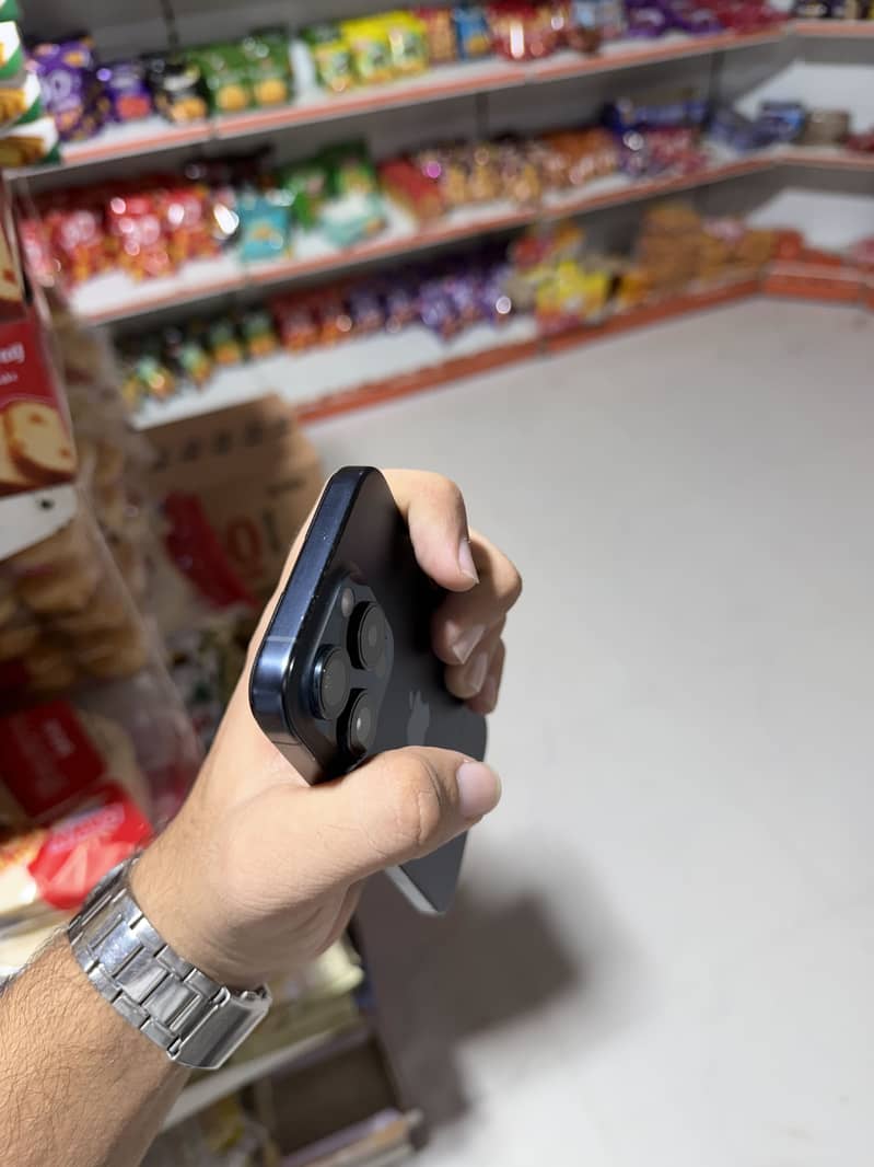 Apple iPhone 15 Pro 4