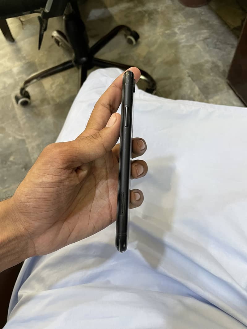 Apple iPhone XR 1