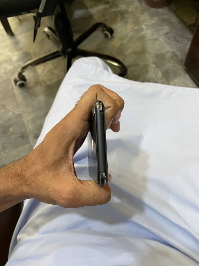 Apple iPhone XR 4