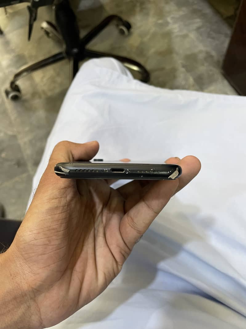 Apple iPhone XR 5