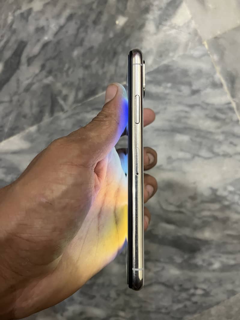 Apple iPhone X 3