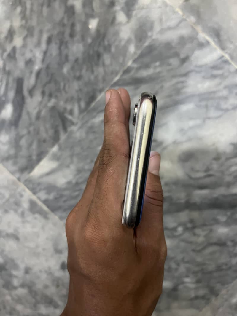 Apple iPhone X 4