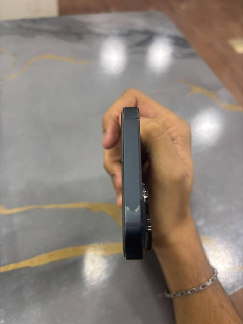 Apple iPhone 14 0