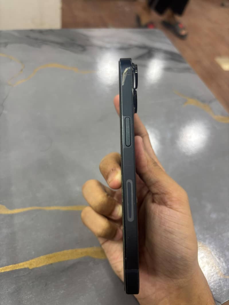 Apple iPhone 14 2