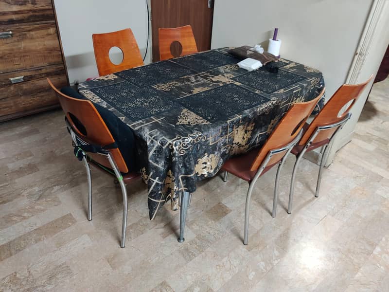 Table in good condition 0