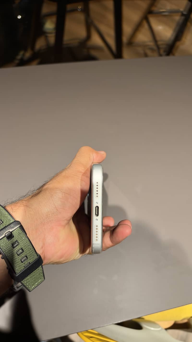Apple iPhone 17 Pro Max 4