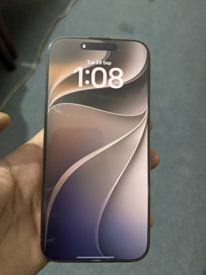 Apple iPhone 16 Pro Max 0