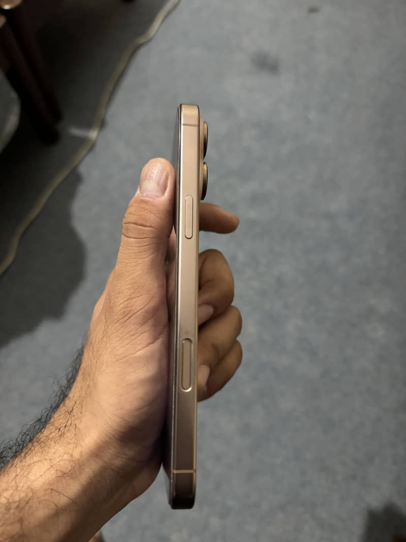 Apple iPhone 16 Pro Max 2