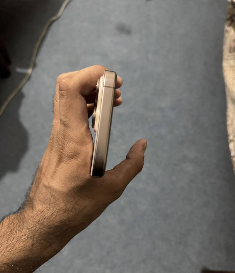 Apple iPhone 16 Pro Max 3