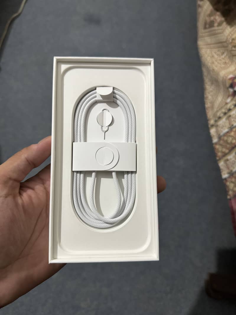 Apple iPhone 16 Pro Max 8