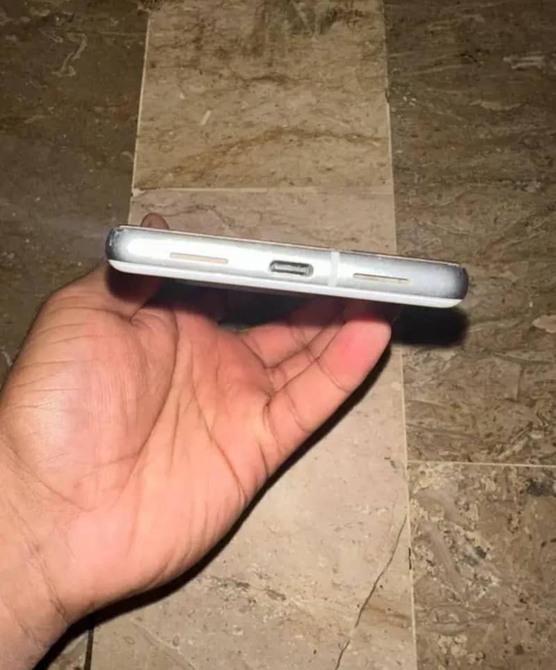 Google Pixel 7 4