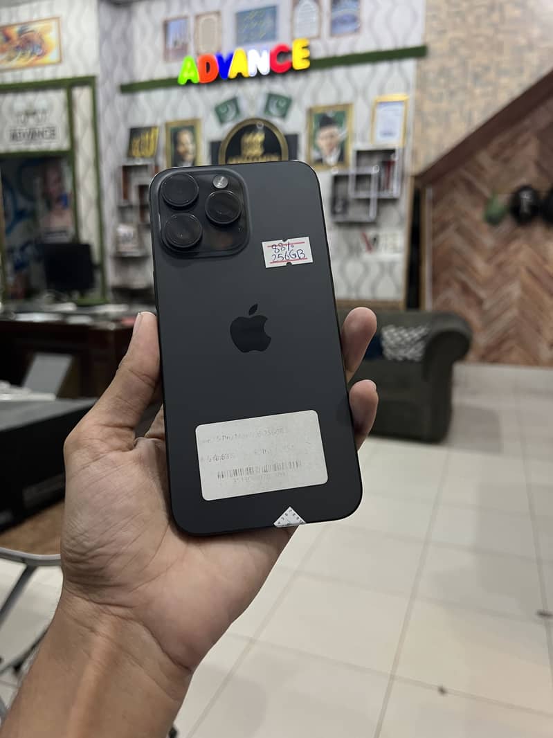 Apple iPhone 16 Pro Max 1
