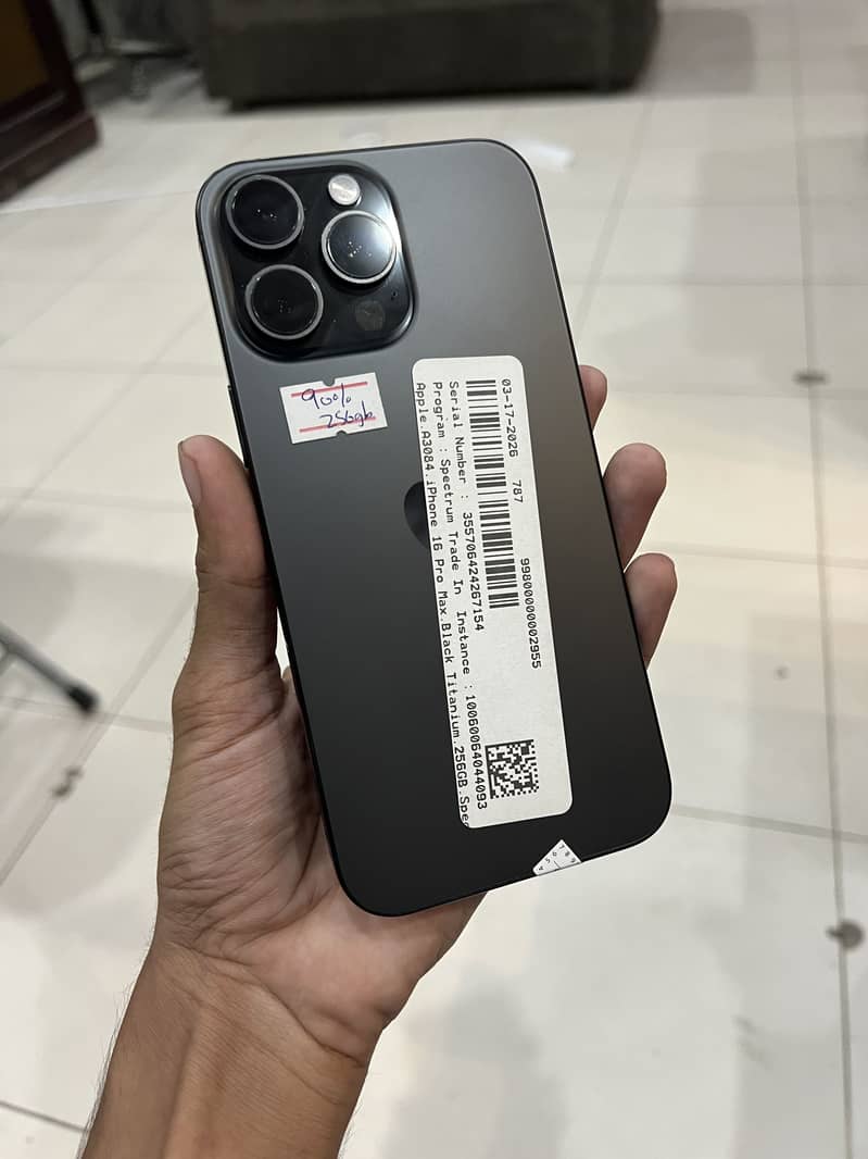 Apple iPhone 16 Pro Max 4