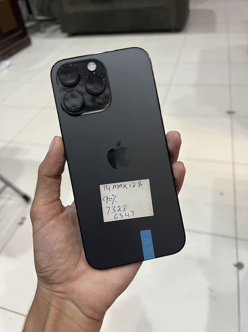 Apple iPhone 15 Pro Max 1
