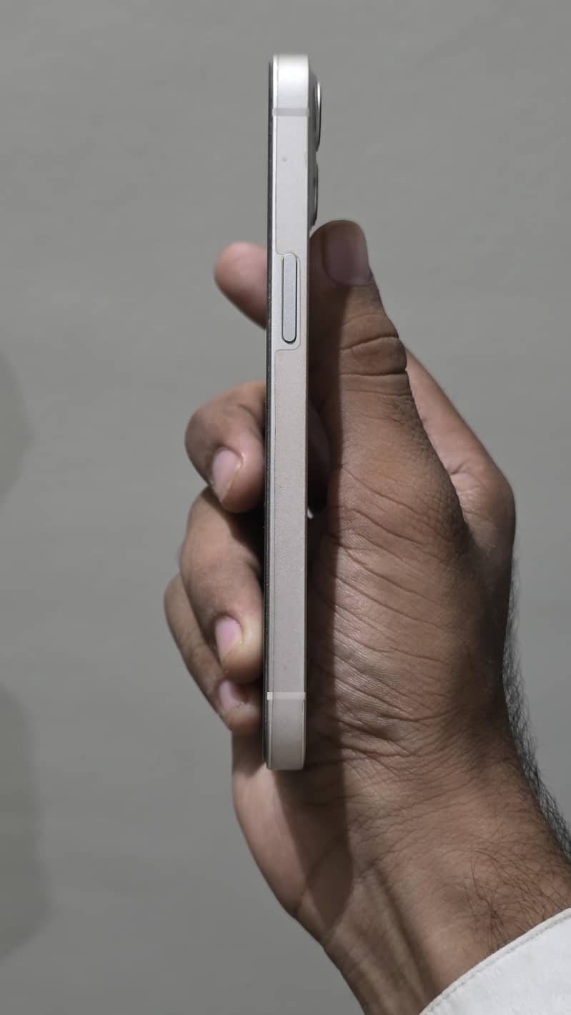 Apple iPhone 13 4