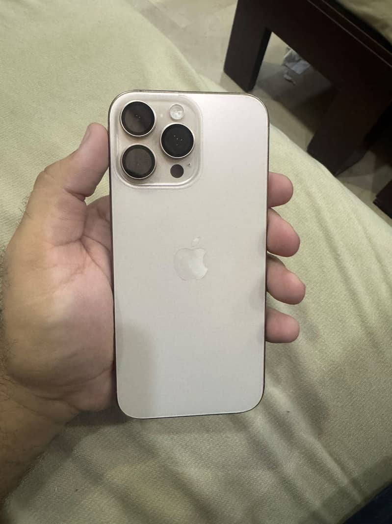 Apple iPhone 16 Pro Max 1