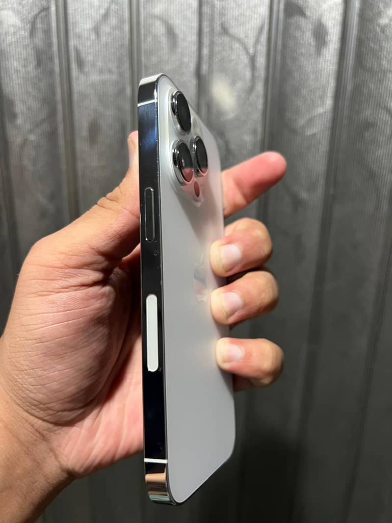 Apple iPhone 14 Pro 1