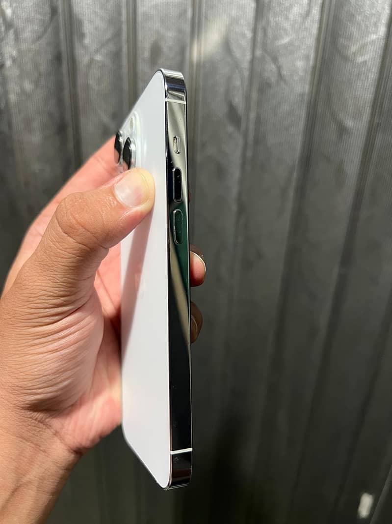 Apple iPhone 14 Pro 3