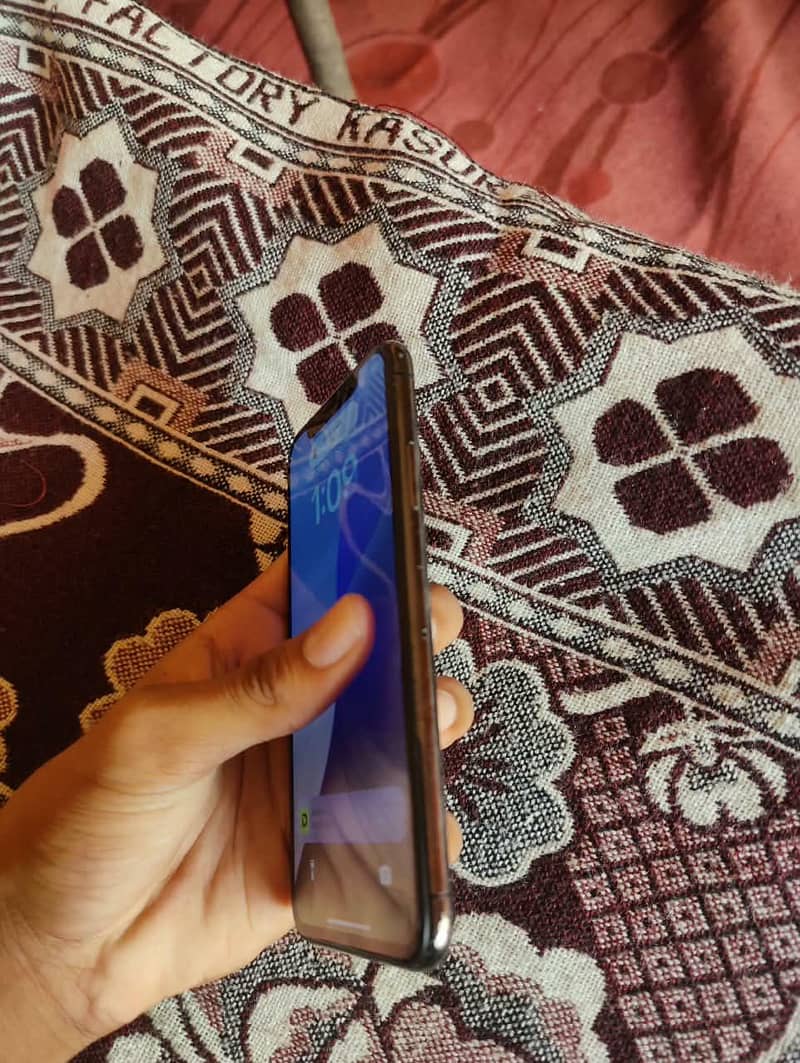 Apple iPhone XS 5