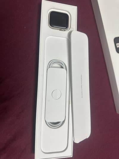 New Unused - Apple Watch SE 2nd Gen 40mm Cellular – Starlight