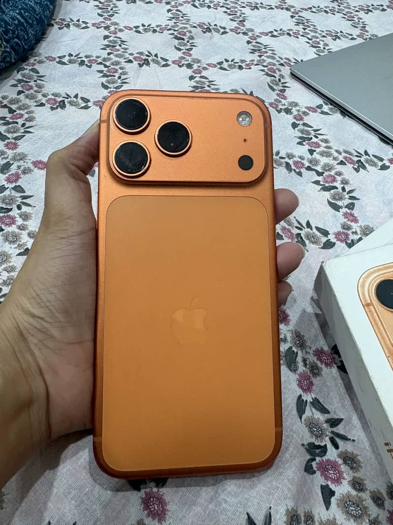Apple iPhone 17 Pro Max 1