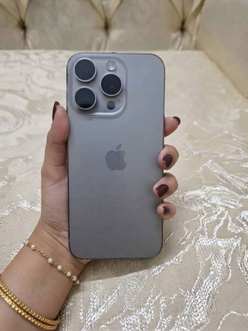Apple iPhone 15 Pro 2