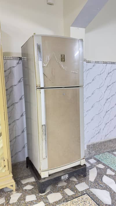 Dawlance Refrigerator Used – Excellent Condition – Rs. 35,000