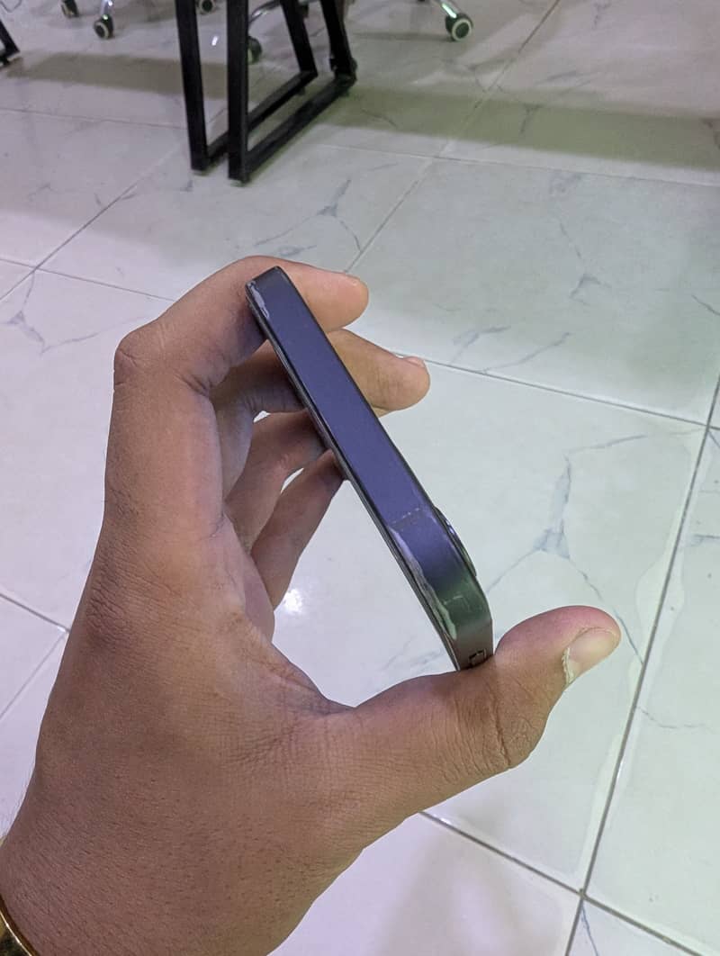 Apple iPhone 12 1