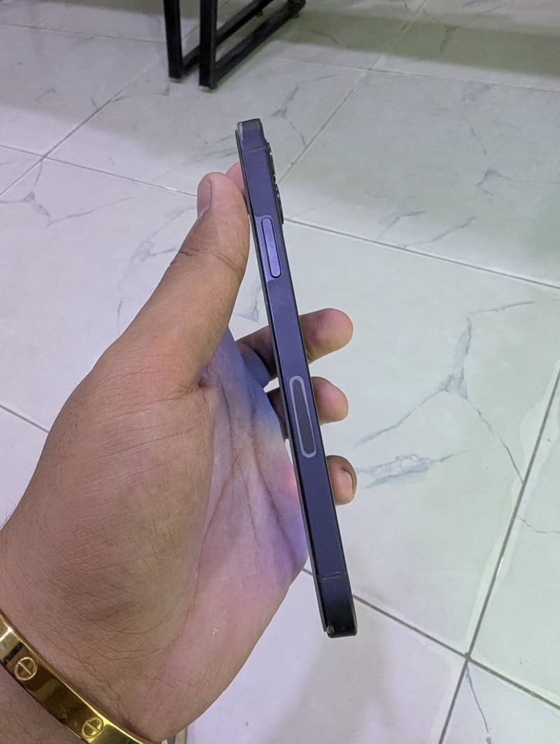 Apple iPhone 12 6