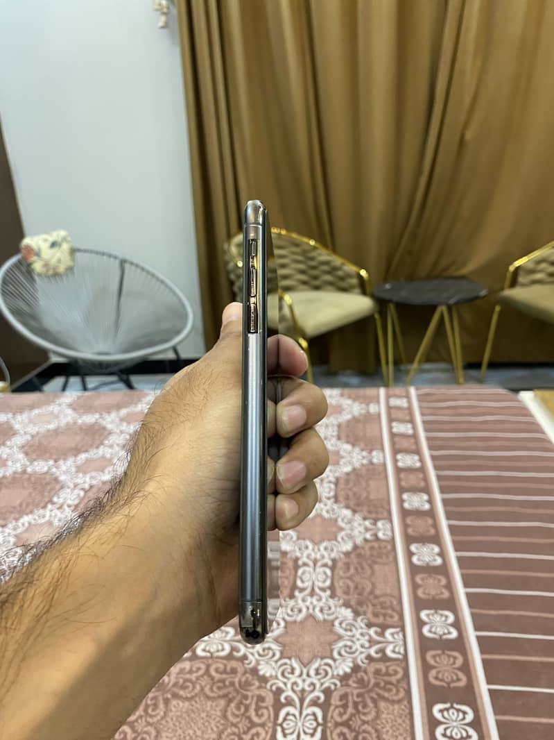 Apple iPhone 11 Pro Max 3