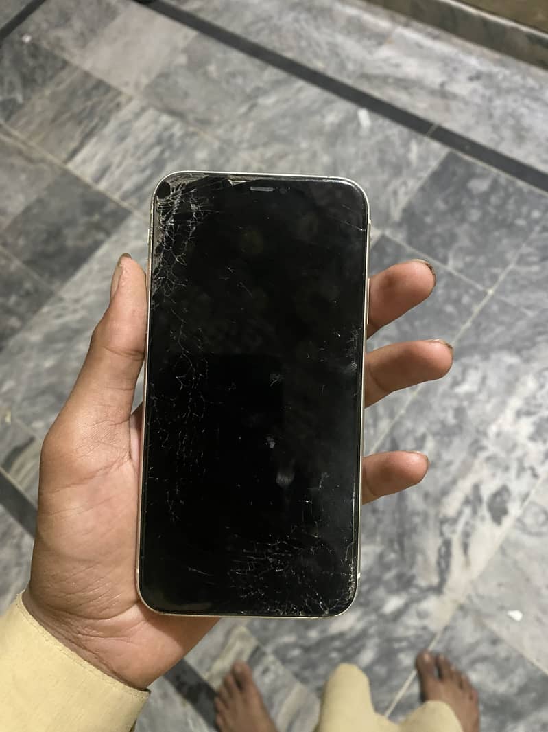 Apple iPhone 11 4