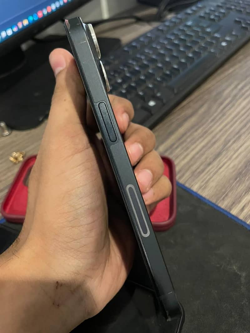 Apple iPhone 14 3