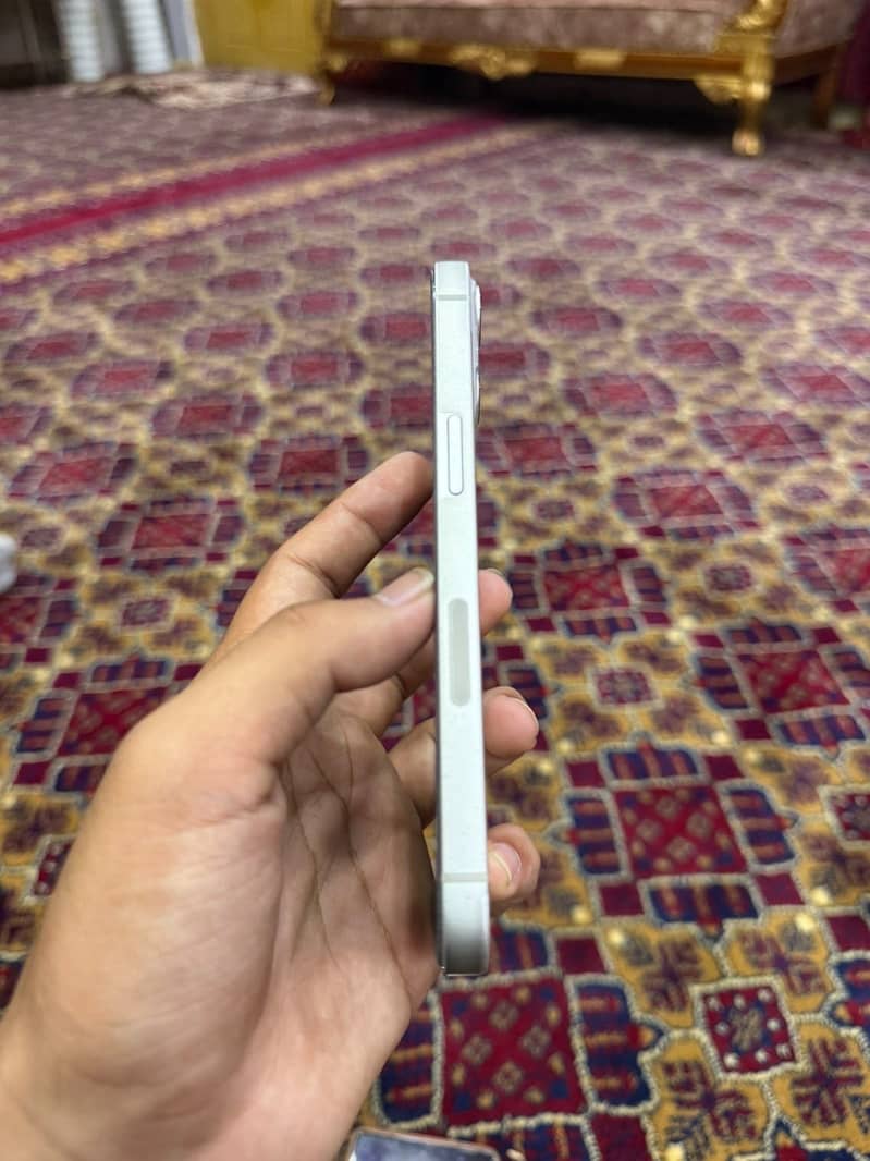 Apple iPhone 13 2