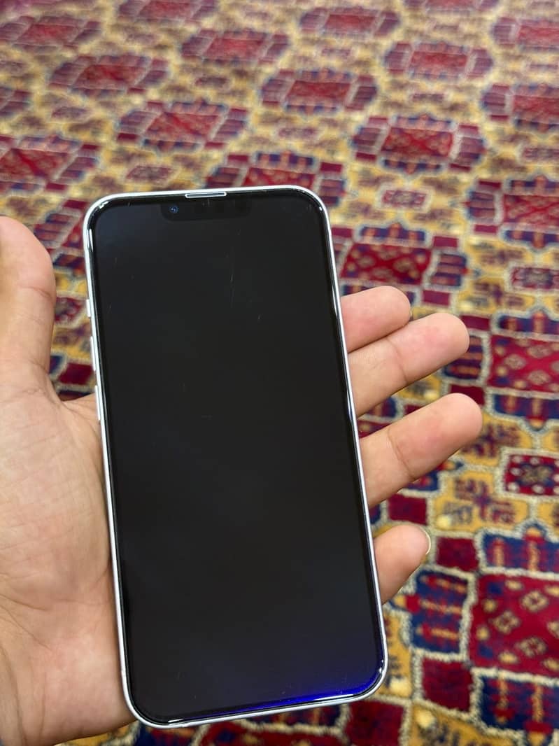Apple iPhone 13 4
