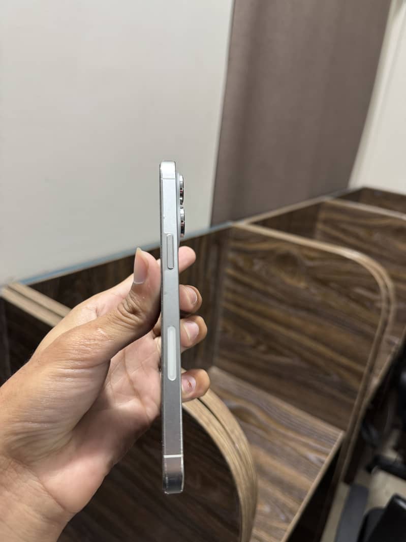 Apple iPhone 14 Pro Max 0