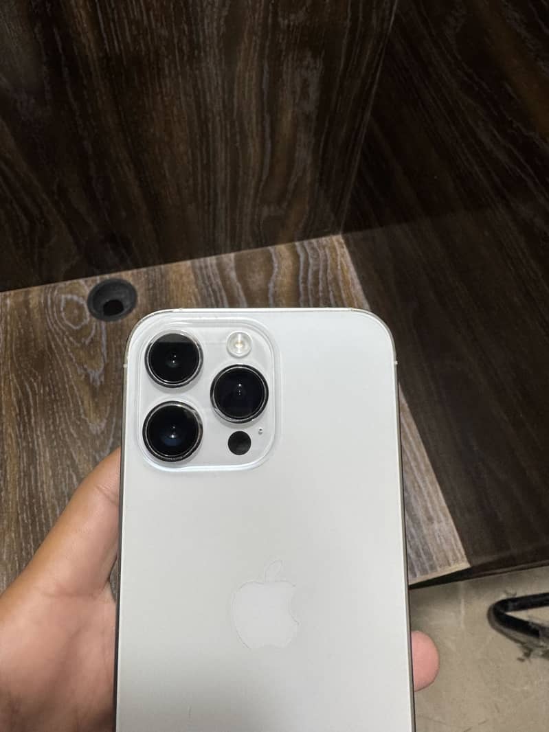Apple iPhone 14 Pro Max 1