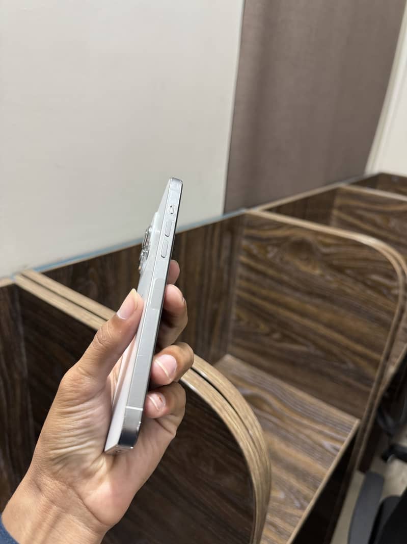 Apple iPhone 14 Pro Max 3