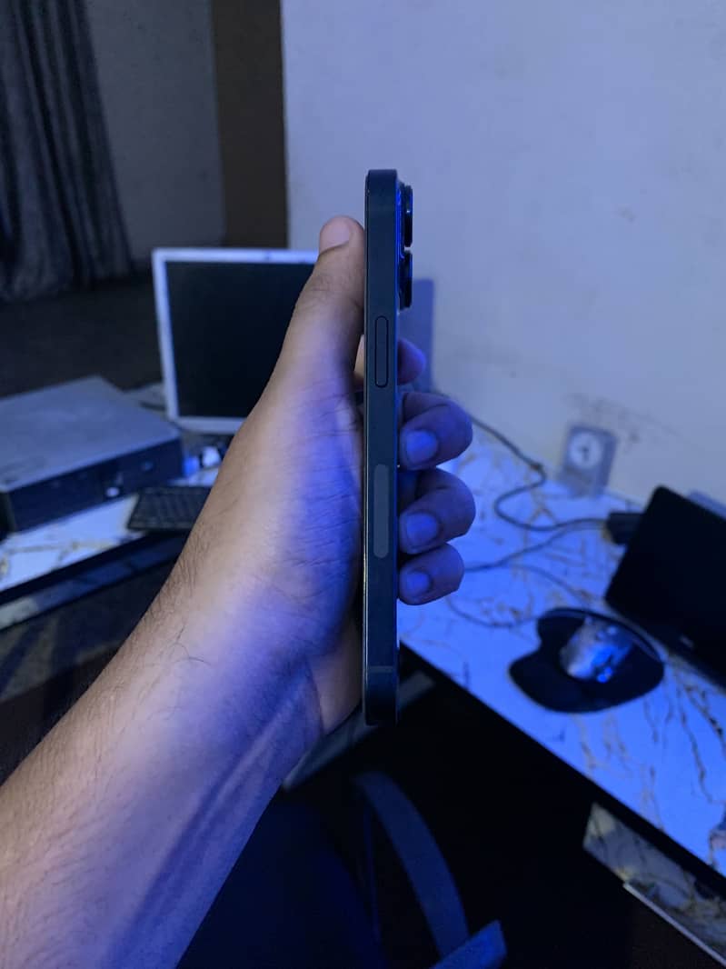 Apple iPhone 14 2
