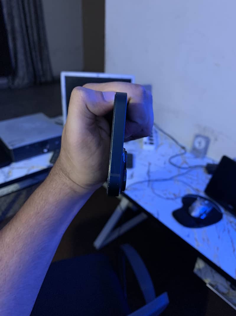 Apple iPhone 14 4