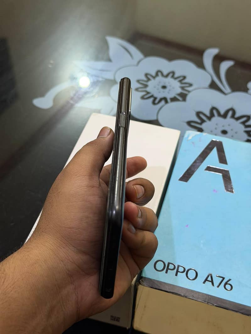 OPPO A76 1