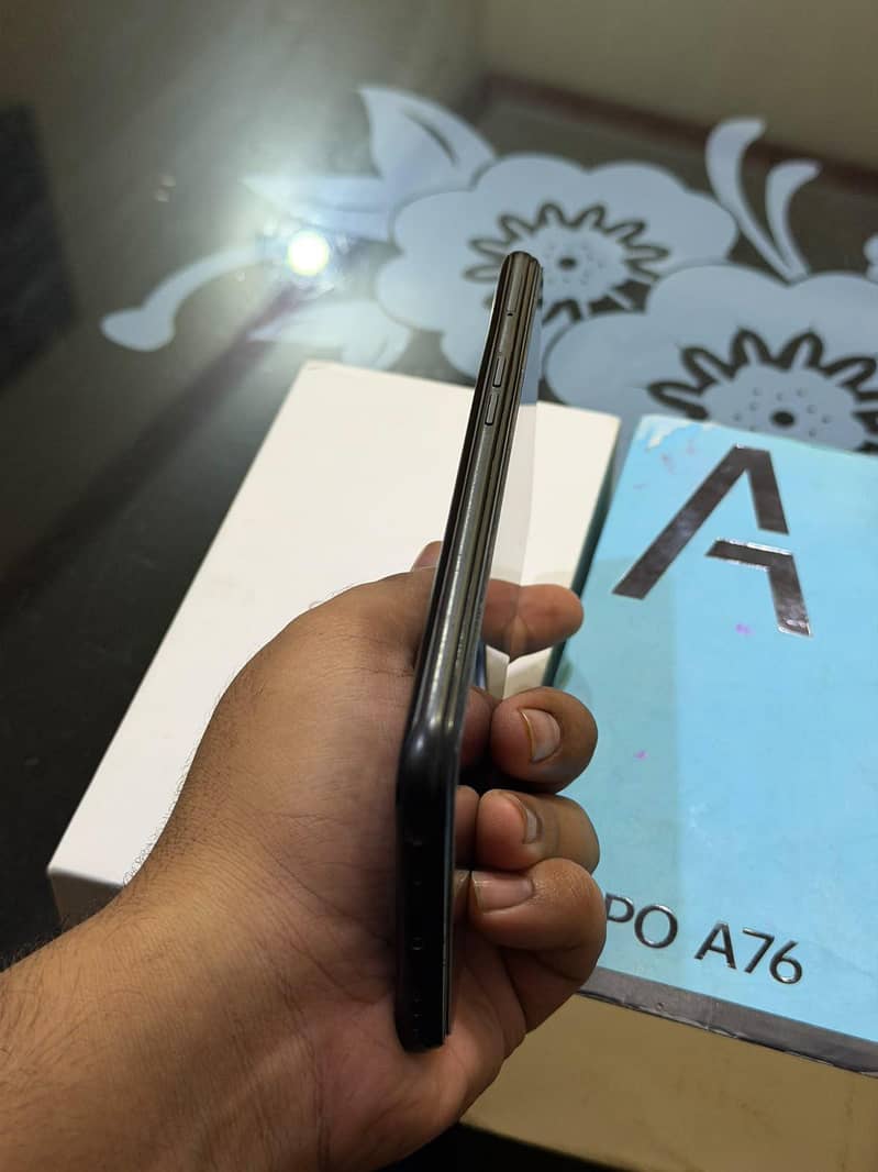 OPPO A76 3