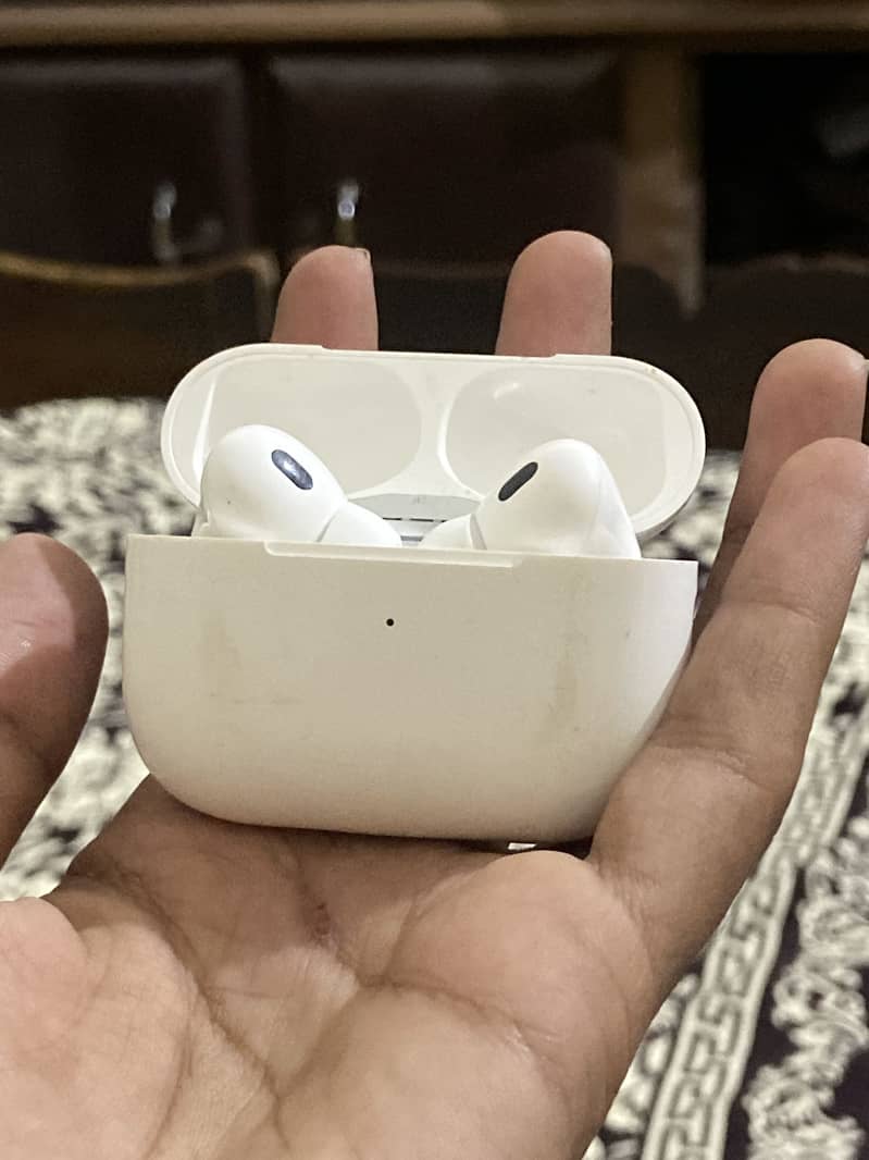 Pro 2 earbuds 1