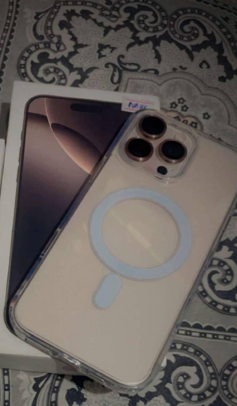 Apple iPhone 16 Pro Max 0